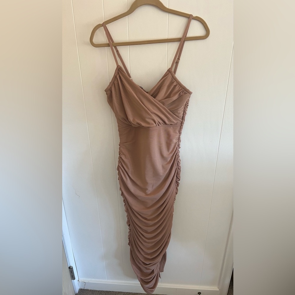 Elliatt NWT tan dress